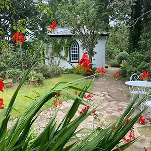 Holiday home Holly Cottage. Romantic Getaway. Tourist Base., Harker